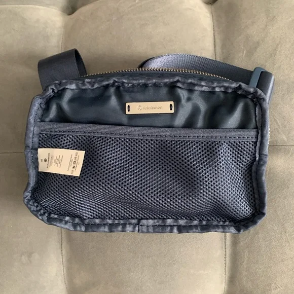NWOT Lululemon Everywhere Belt Bag Ink Blue OG Original - Picture 4 of 13